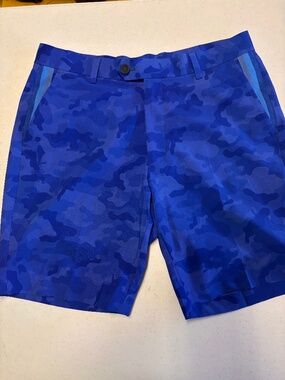 Awesome mens size 32 G/Fore golf shorts blue camo